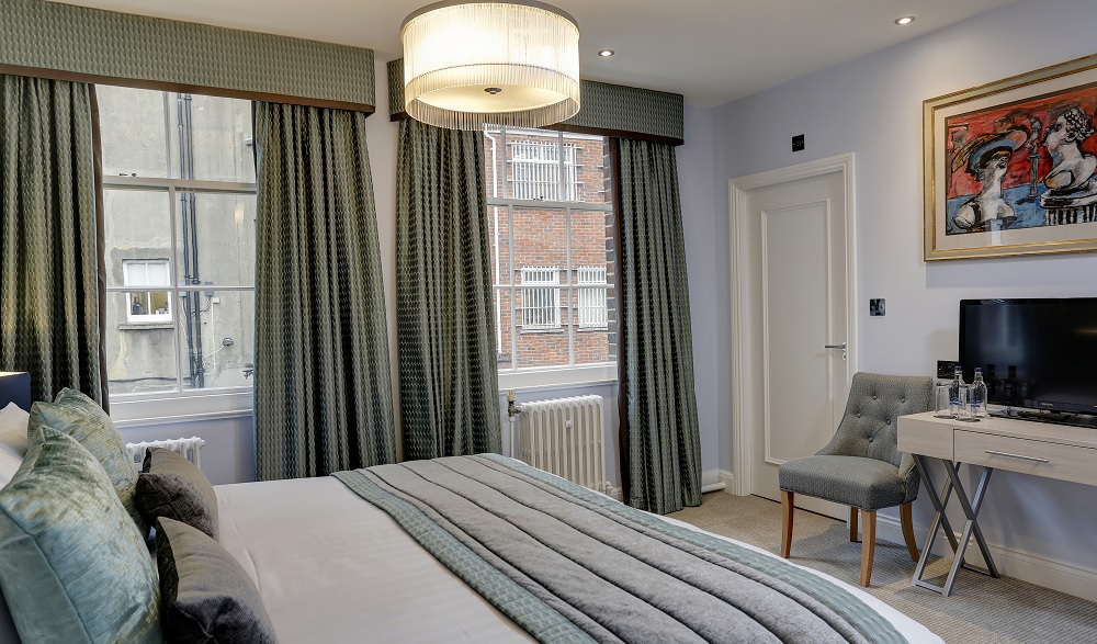 Recent research from Beacon Design Services (BDS) has revealed that when it comes to hotel rooms, the most popular design among guests is neutral contemporary