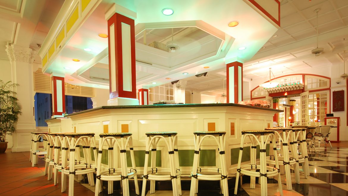 bar at the entrance of Doc Cheng's restaurant, Raffles Hotel, Singapore