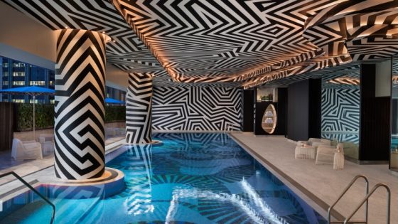 Geometric patterns on the wallcoverings in the pool area