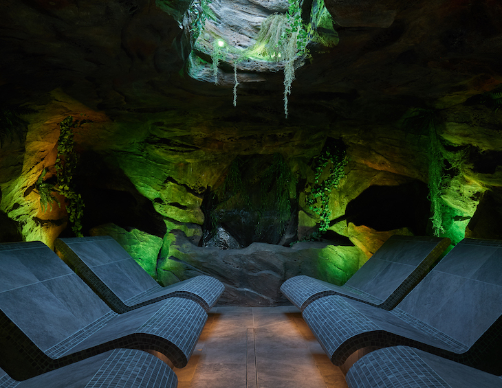 A thermal room in a cave-like environment