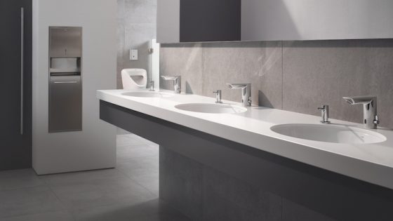 GROHE Bau Cosmo E taps in commercial washroom