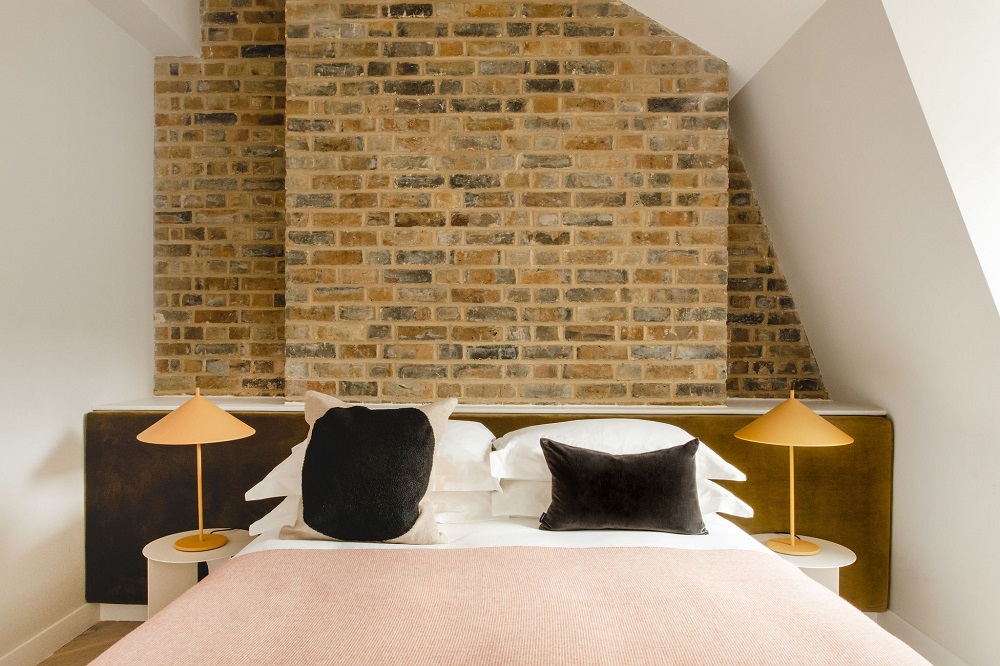 london apartment bedroom by Living rooms with exposed brickwork