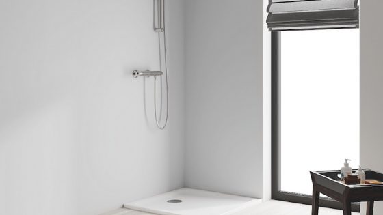 Minimal white shower with wood accents and GROHE Tempesta 100 shower rail set - C2C Certified