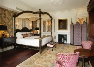 antique four poster bed in the royal suite by gucci at the savoy hotel