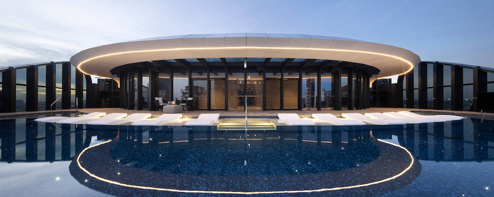 Infinity pool at Melbourne Marriott Hotel Docklands