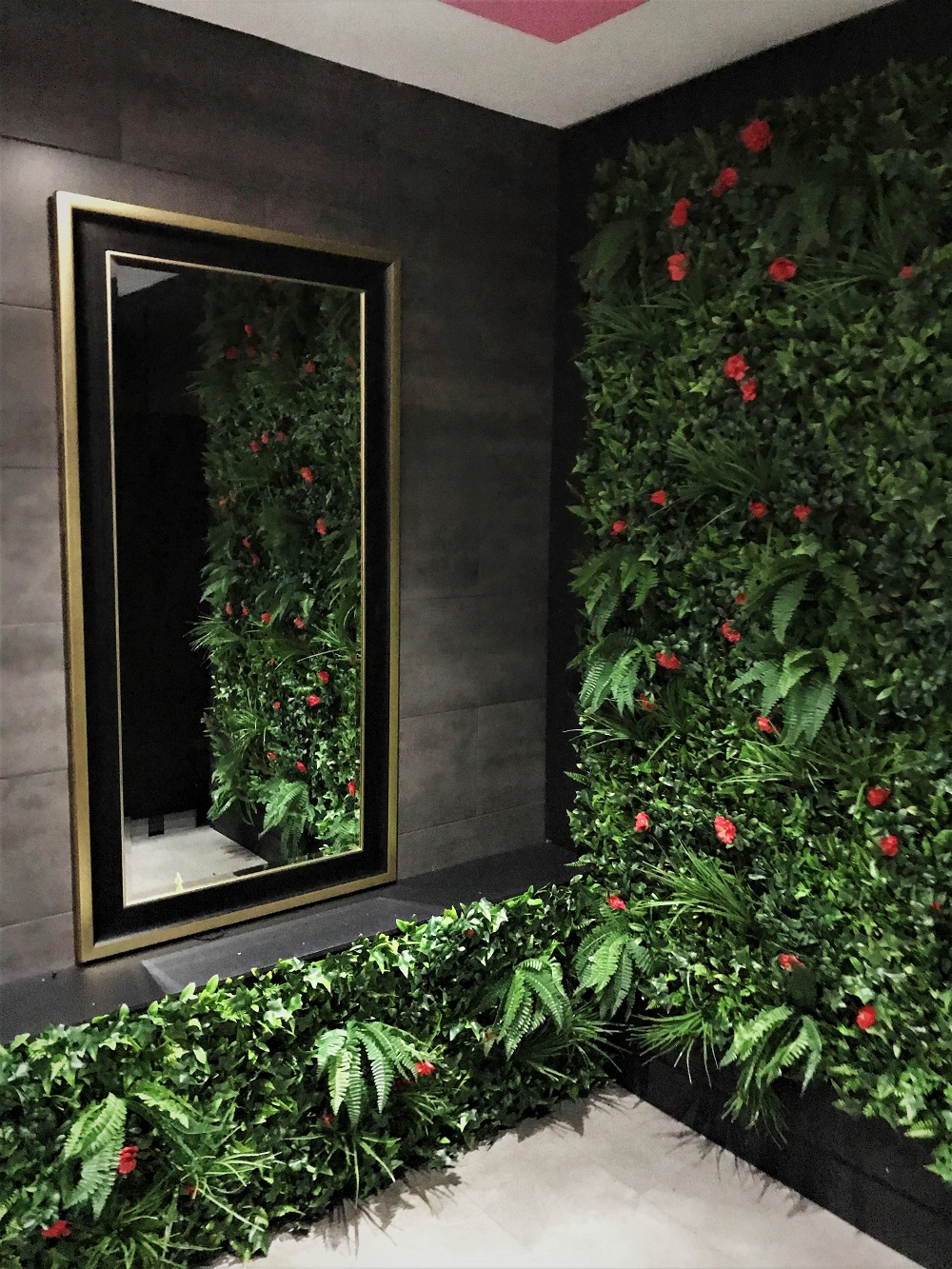 green floral wall display by leaflike at Rozu restaurant