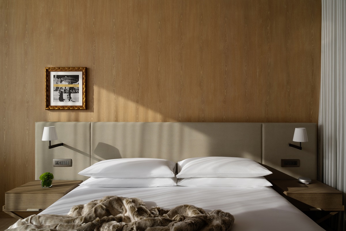 natural colours, textures and wood in light filled guestroom