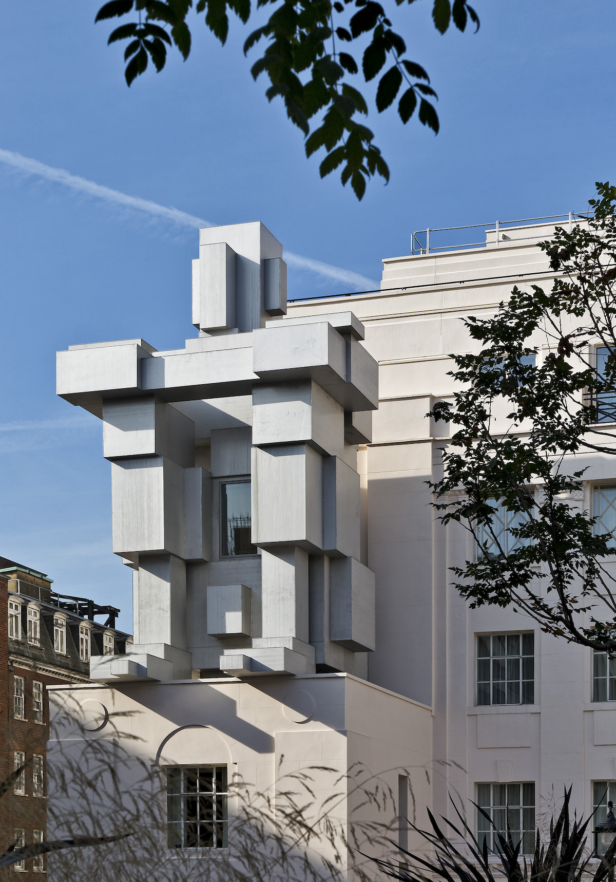 A structure of a robot on the side of the Beaumont Hotel in London's Mayfair neighbourhood. Inside this sculpture is a suite