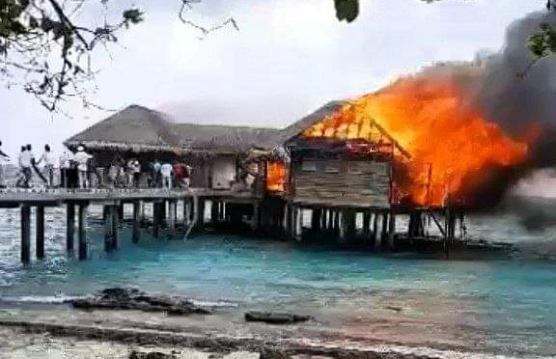 The fire that broke out at Vakkaru Maldives was captured on phones from the hotel's employees.