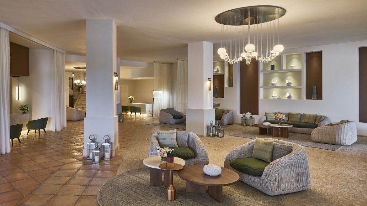 https://hoteldesigns.net/wp-content/uploads/2022/04/Conrad-Chia-Laguna-Sardinia_Hall-1170x658.jpg