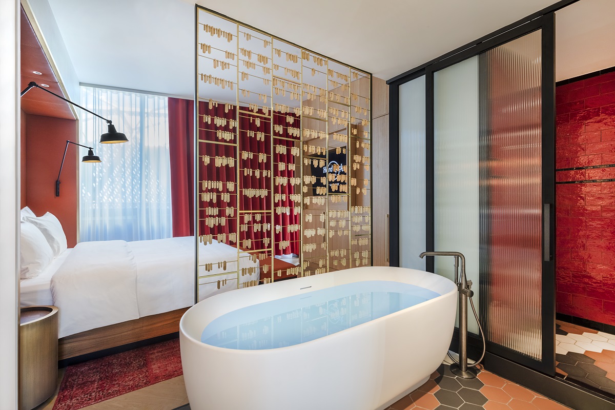 freestanding bath with musical references in the screen