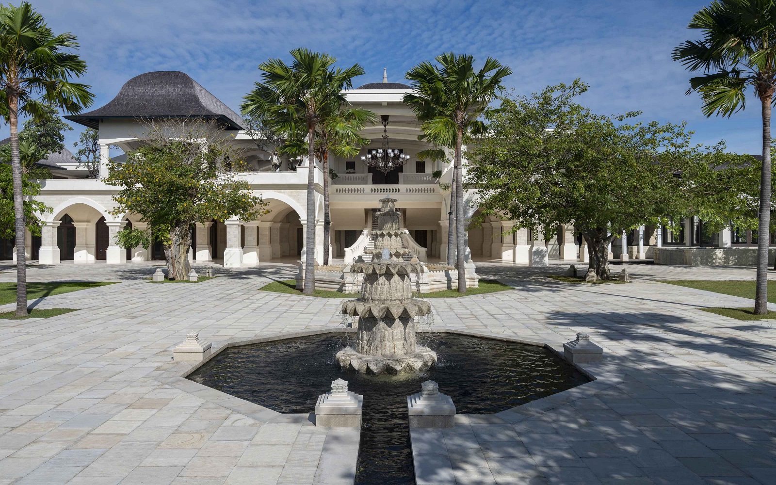 entrance with fountain at Jumeirah Bali
