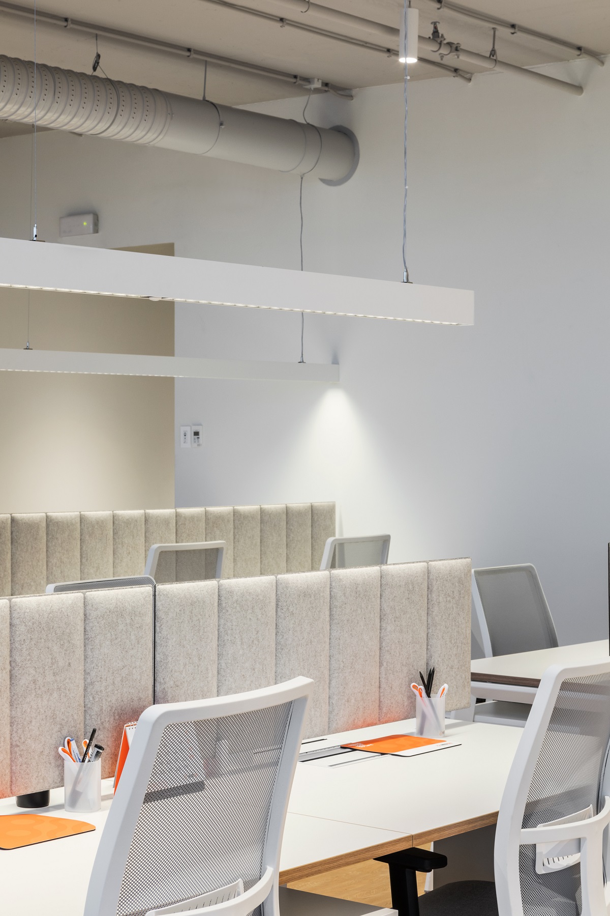shared and flexible work stations with focussed lighting