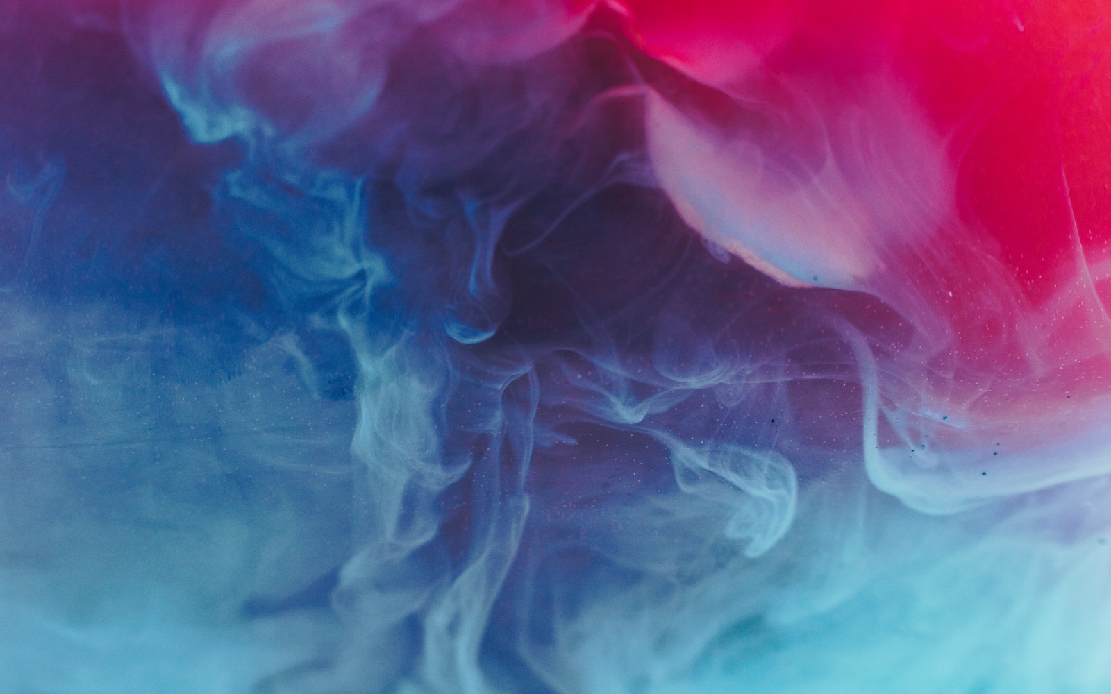 Coloured smoke (blue and pink)
