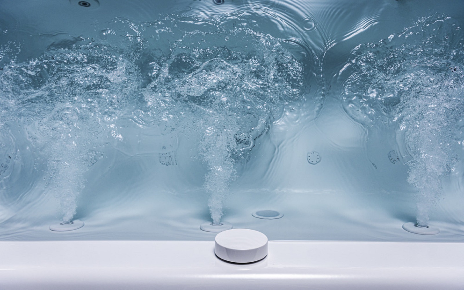 water jets massage in the new Kaldewei Whirl system for the bath