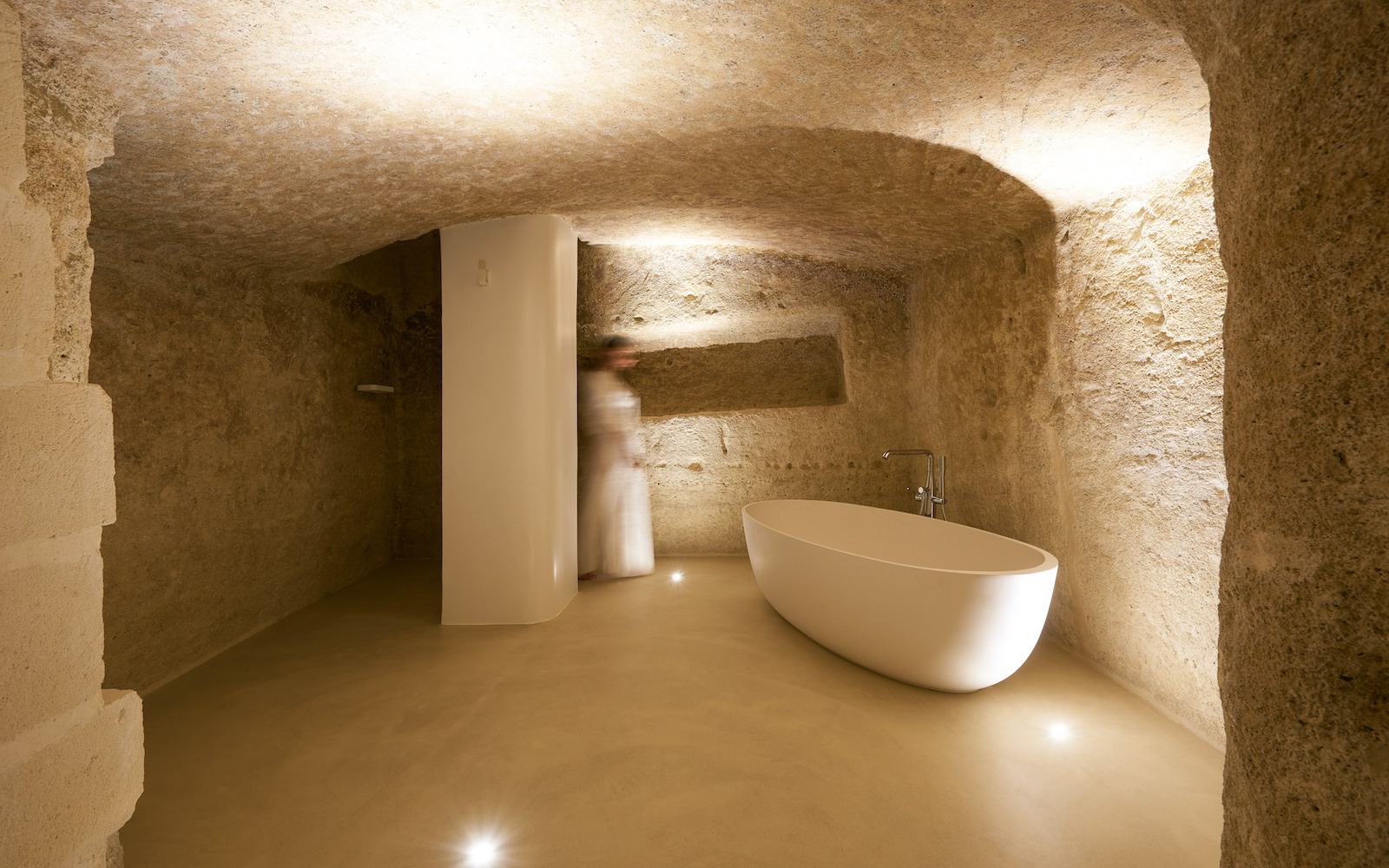 Aquatio Cave Bathroom