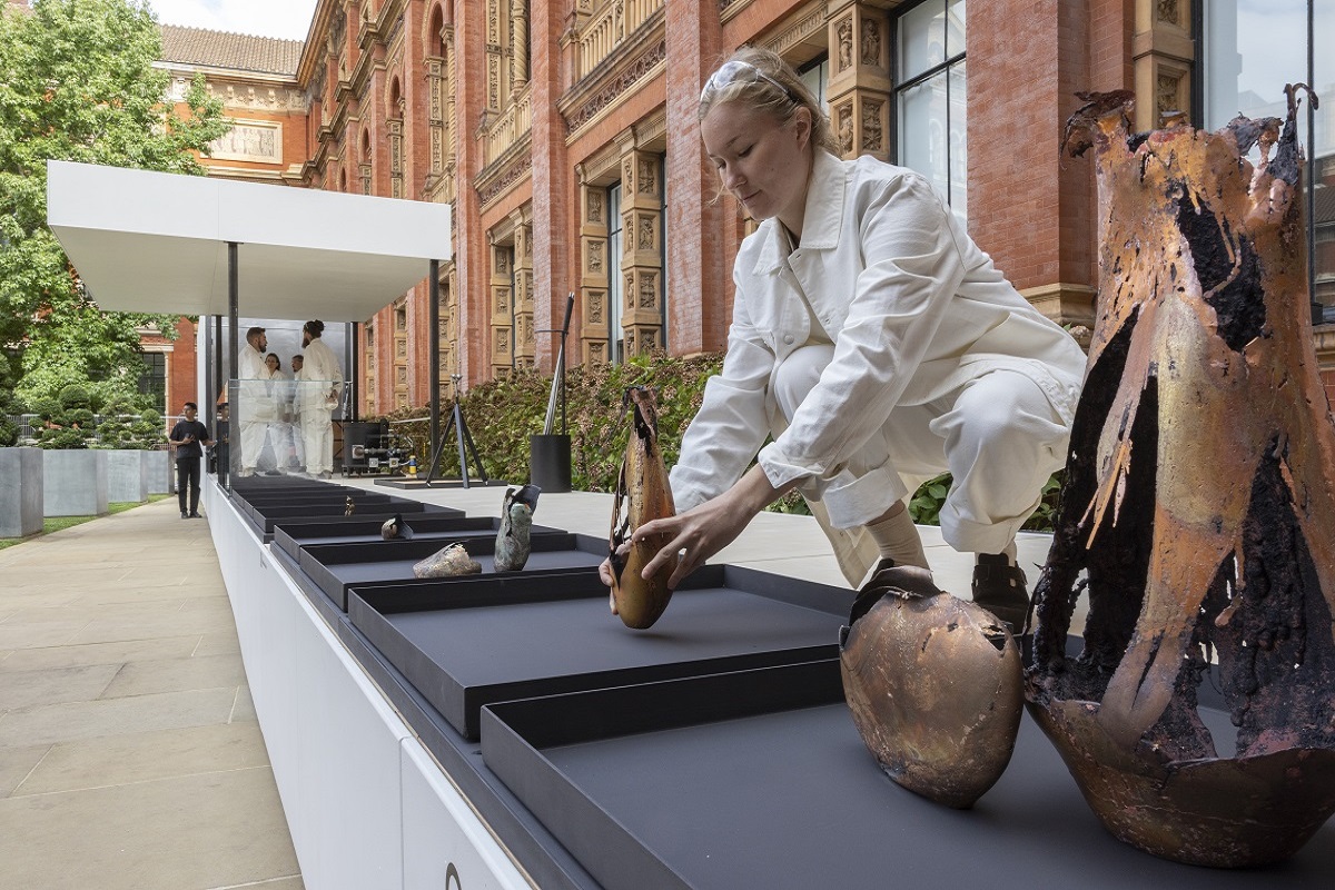 glass blowing in the gardens of the V&A at London Design Festival 2022