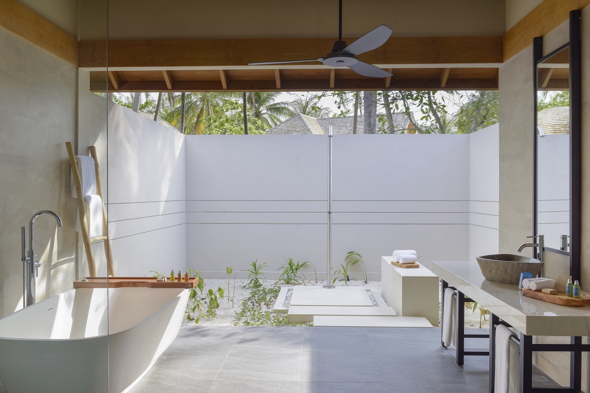 open air bathroom in the maldives resort