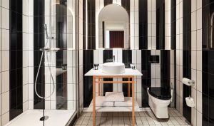 black and white bathroom design in Mama shelter Rennes