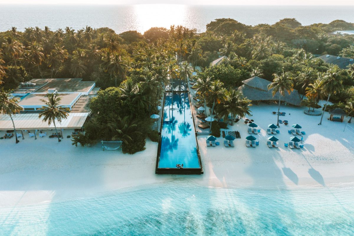 Fairmont Maldives' large infinity pool by beach