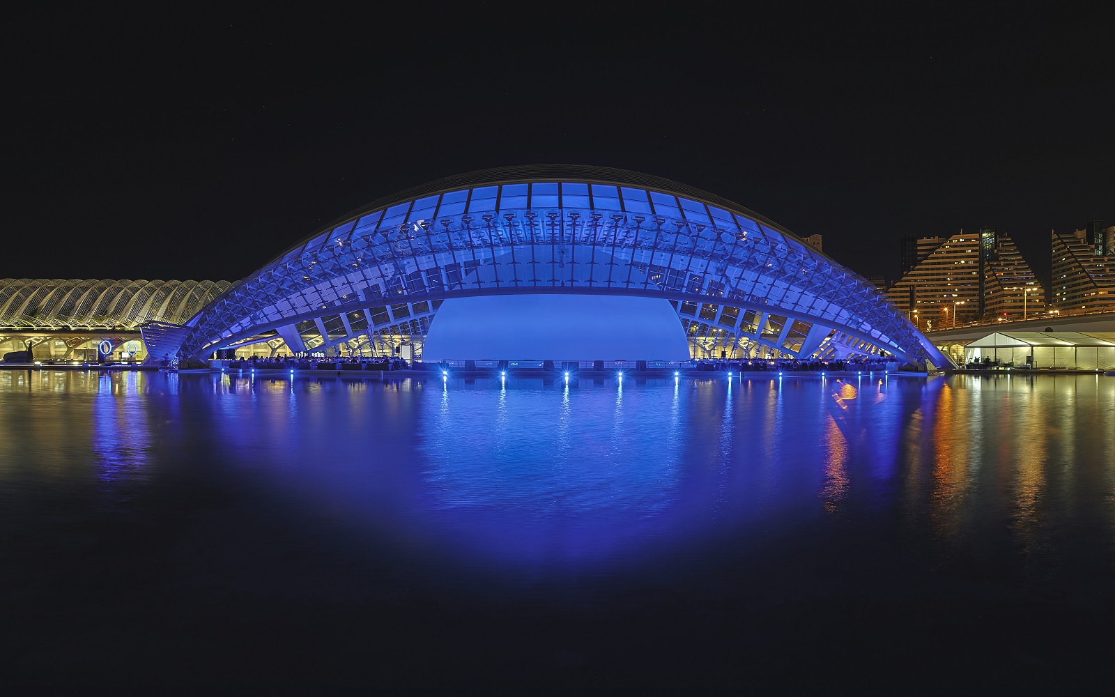 lighting brand LEDS C4 lights up the City of Arts and Sciences in Valencia in blue
