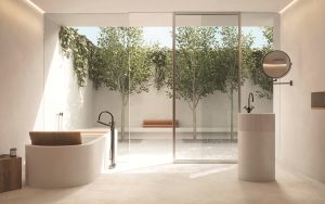 Grifería y accesorios Tara de Dornbracht en un baño biofílico minimalista
