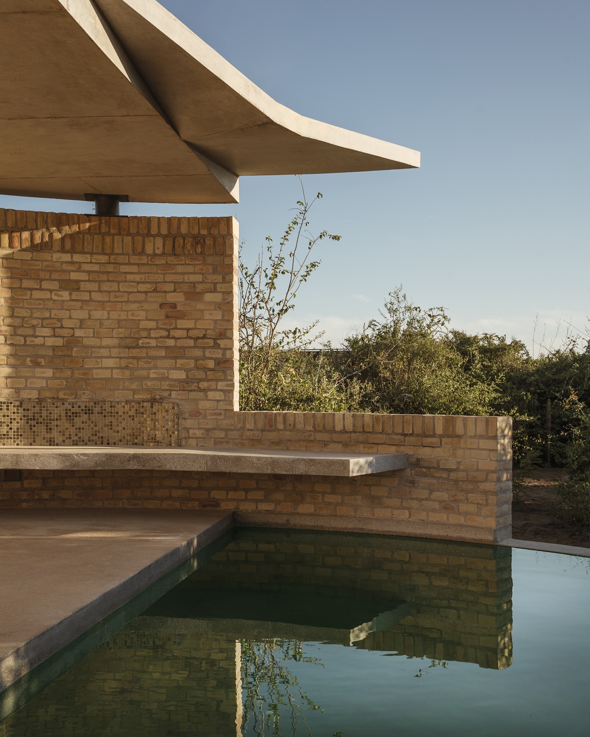 concrete, brick and water in organic curves at Terrestre