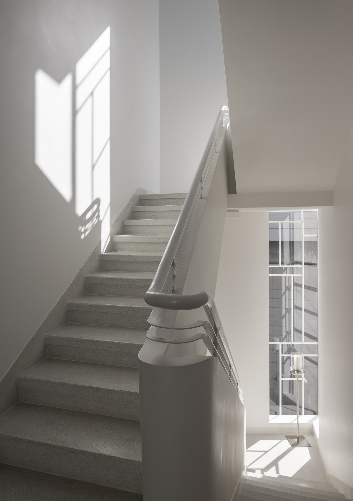 bauhaus style staircase and windowsin R48 tel aviv