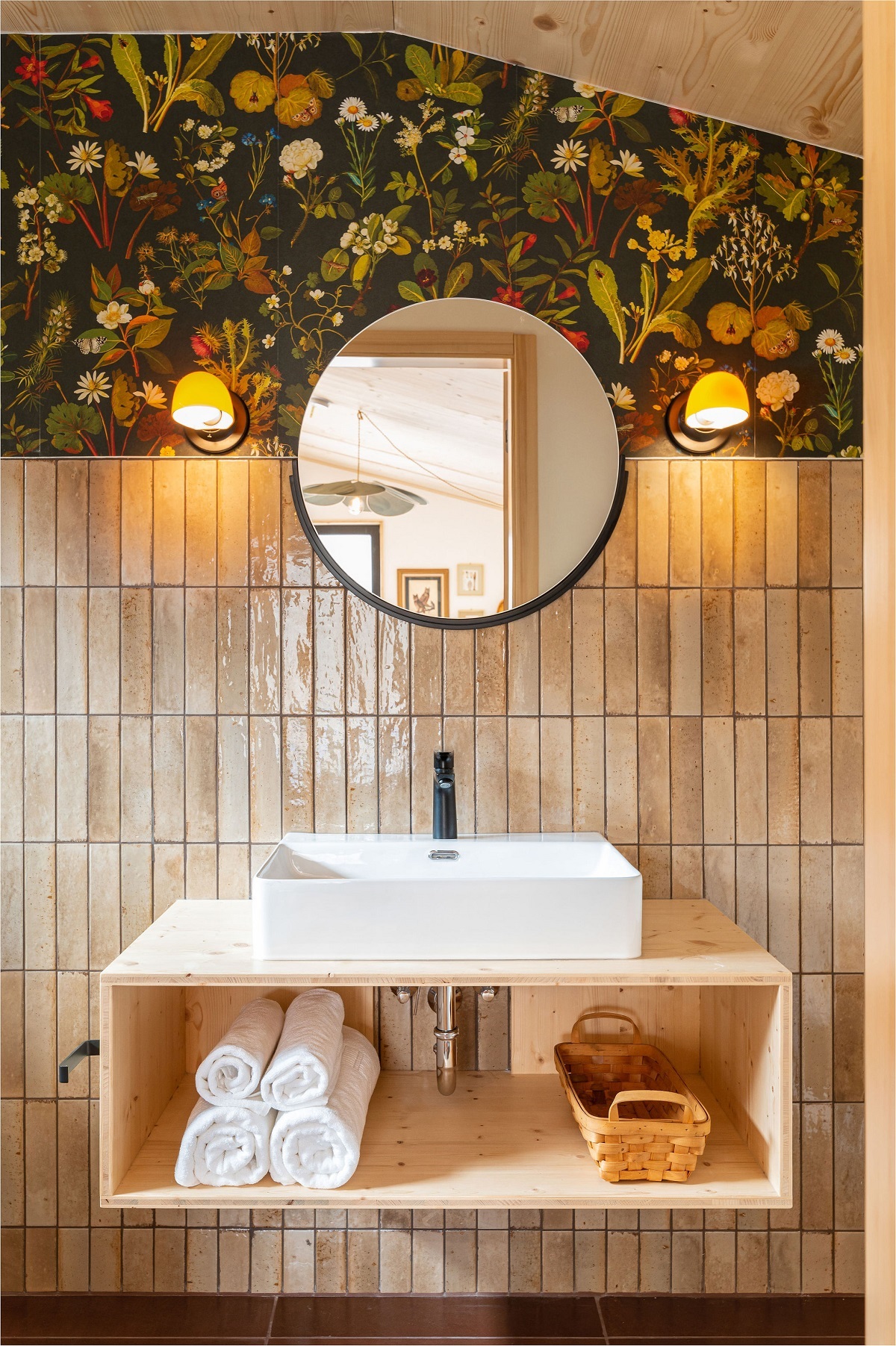 bathroom detail in Eastwind Oliverea Valley with natural textures, wood surfaces and warm green tones