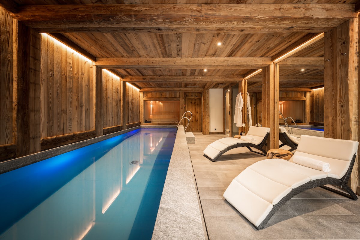 Long, narrow swimming pool in the basement of the chalet