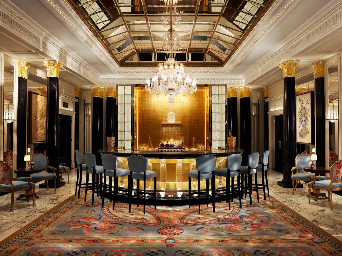 view from The Promenade to The Artists Bar with gold leaf backgound at The Dorchester