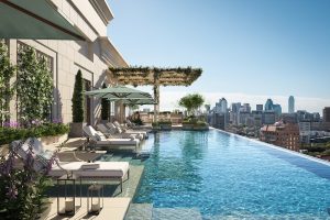 rooftop pool and sunloungers with views over Dallas at Rosewood Turtle Creek