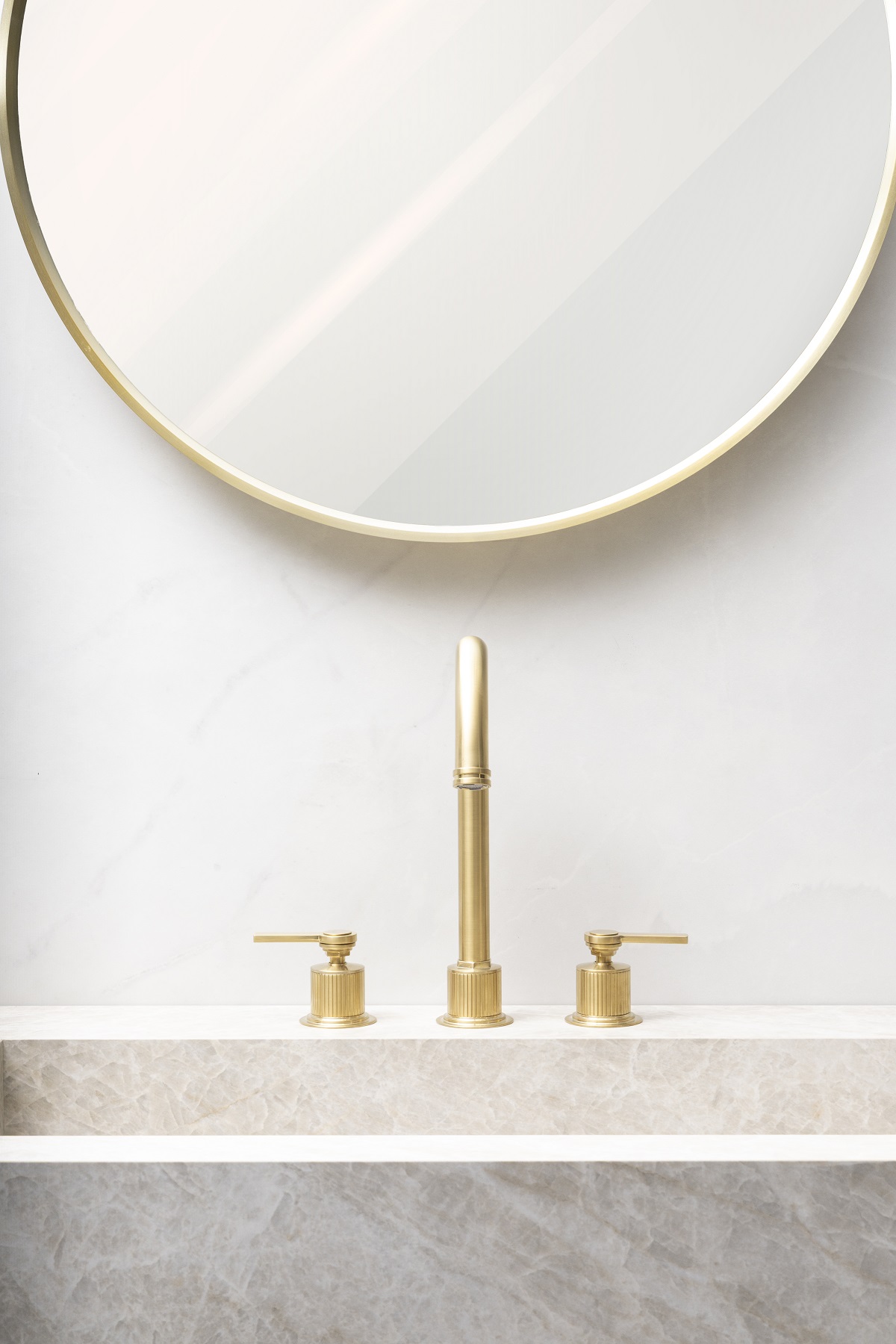 bathroom mirror and brassware Fonteyn from Bagnodesign