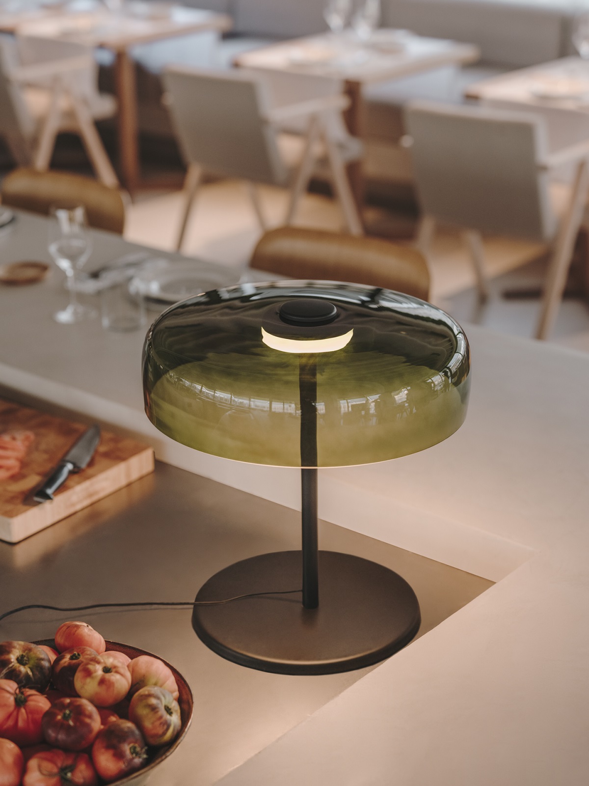 Levels light design tablelamp in green glass from LedsC4