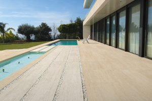 swimming pool and patio with Marvel Travertine tiles by Atlas Concorde