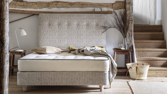 A cosy, cottage with large natural bed from Naturalmat