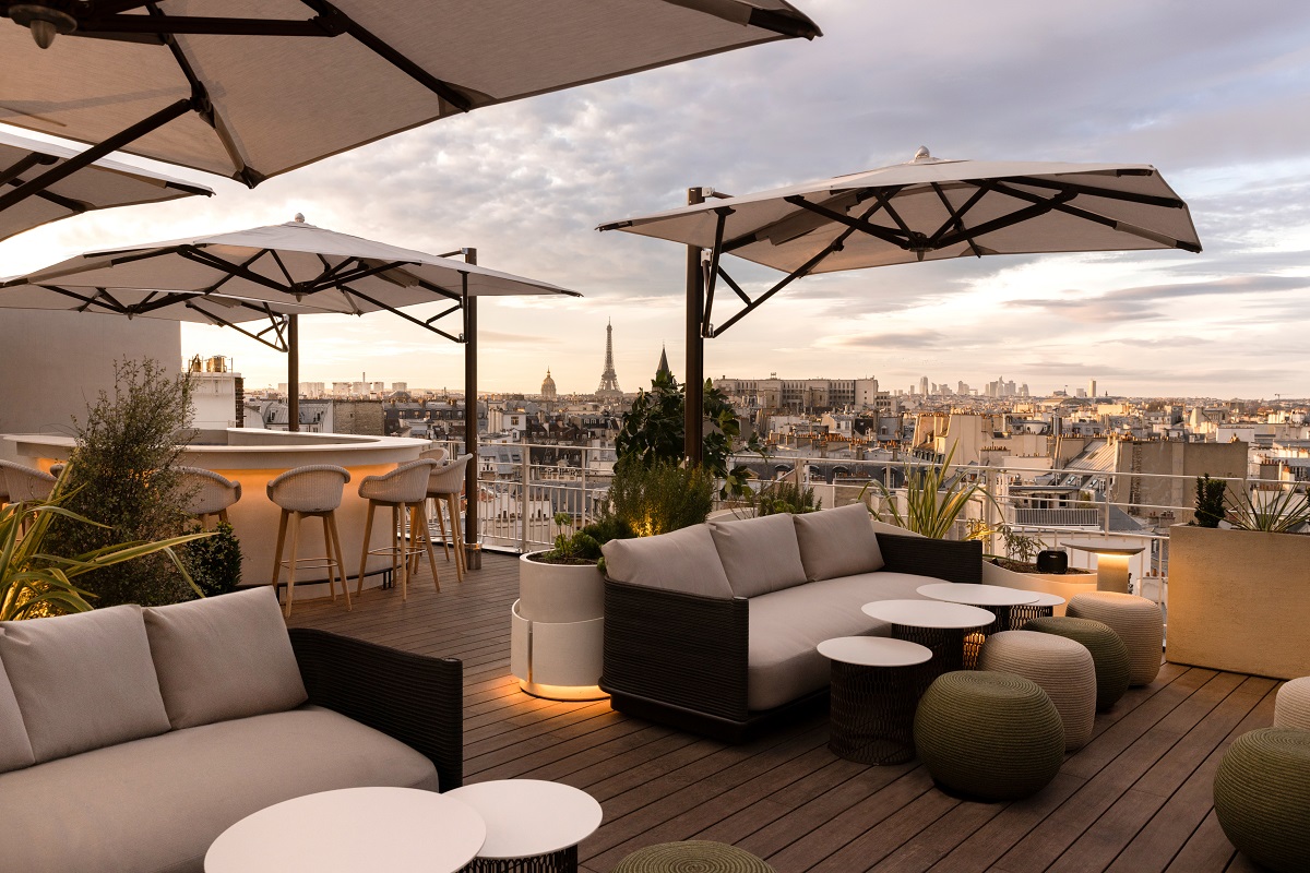 The Rooftop Bar at Hôtel Dame des Arts with views over Paris