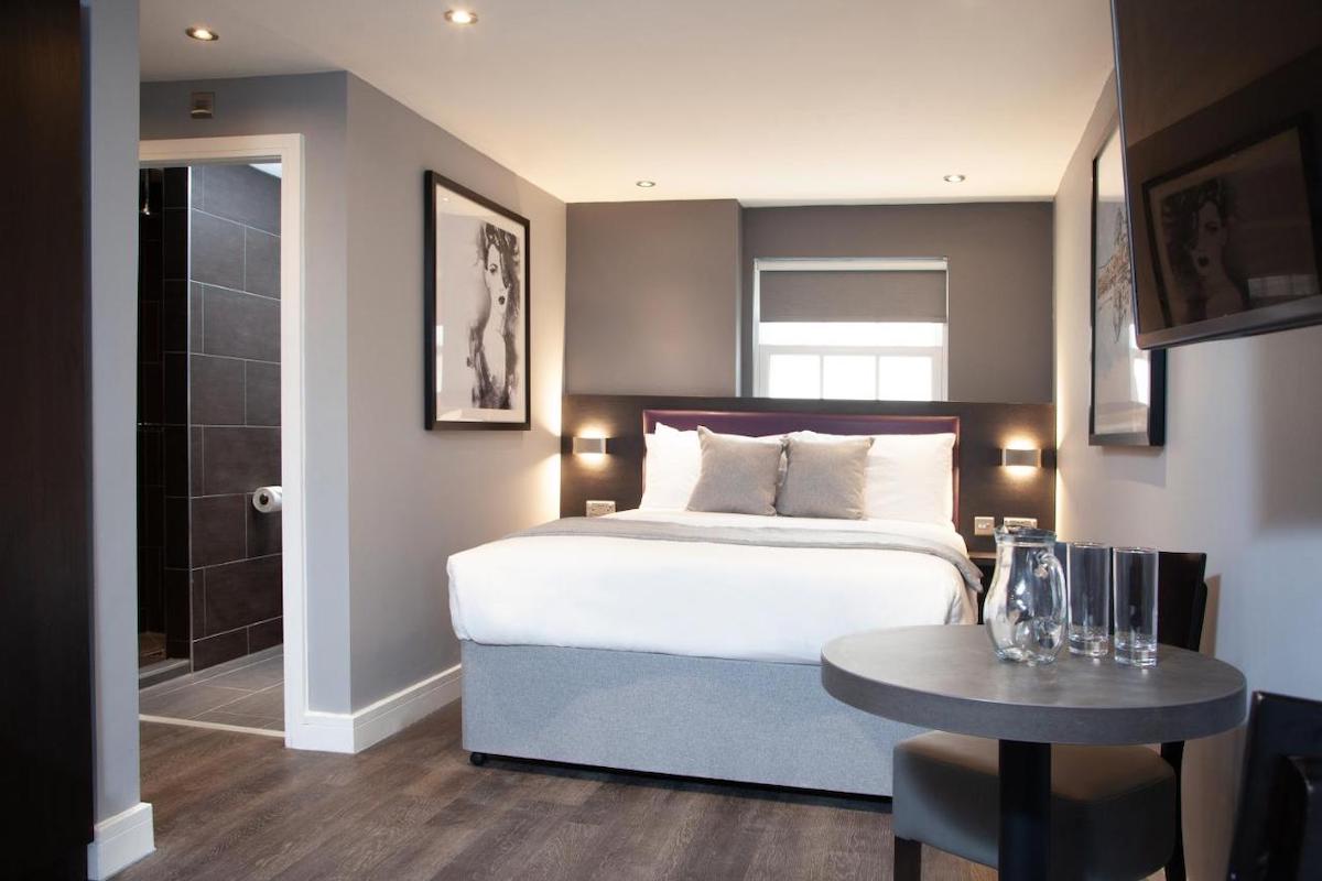 Contemporary, clean room inside Epic Apart Hotel – Duke Street
