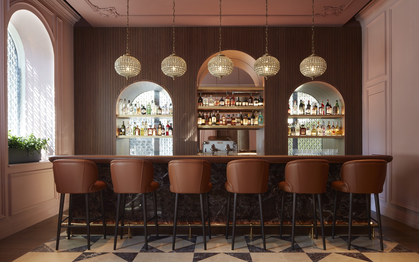 brown leather bar seats lined up against the bar in the Intercontintal in Rome