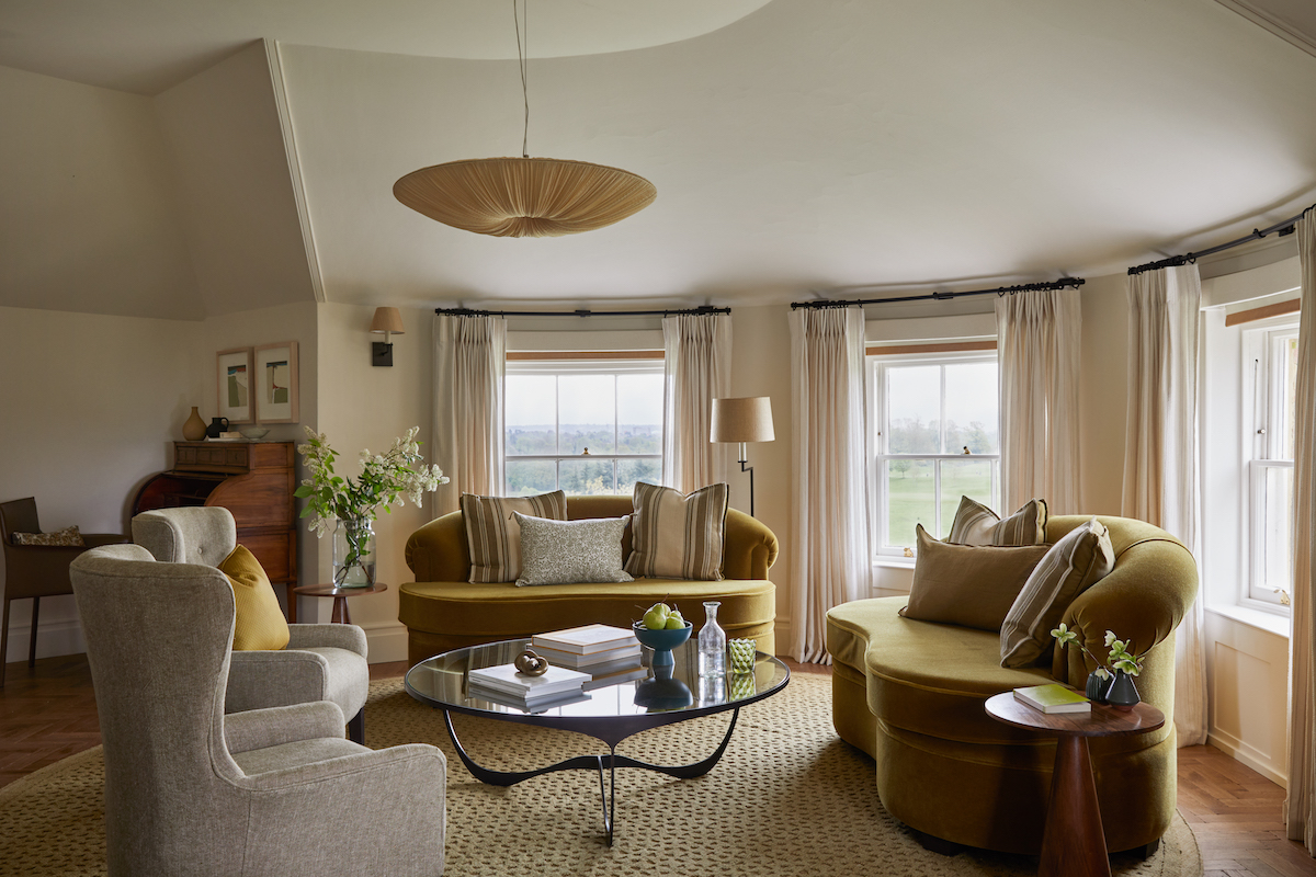 Villiers Suite with antique charm, over looking Hertfordshire countryside