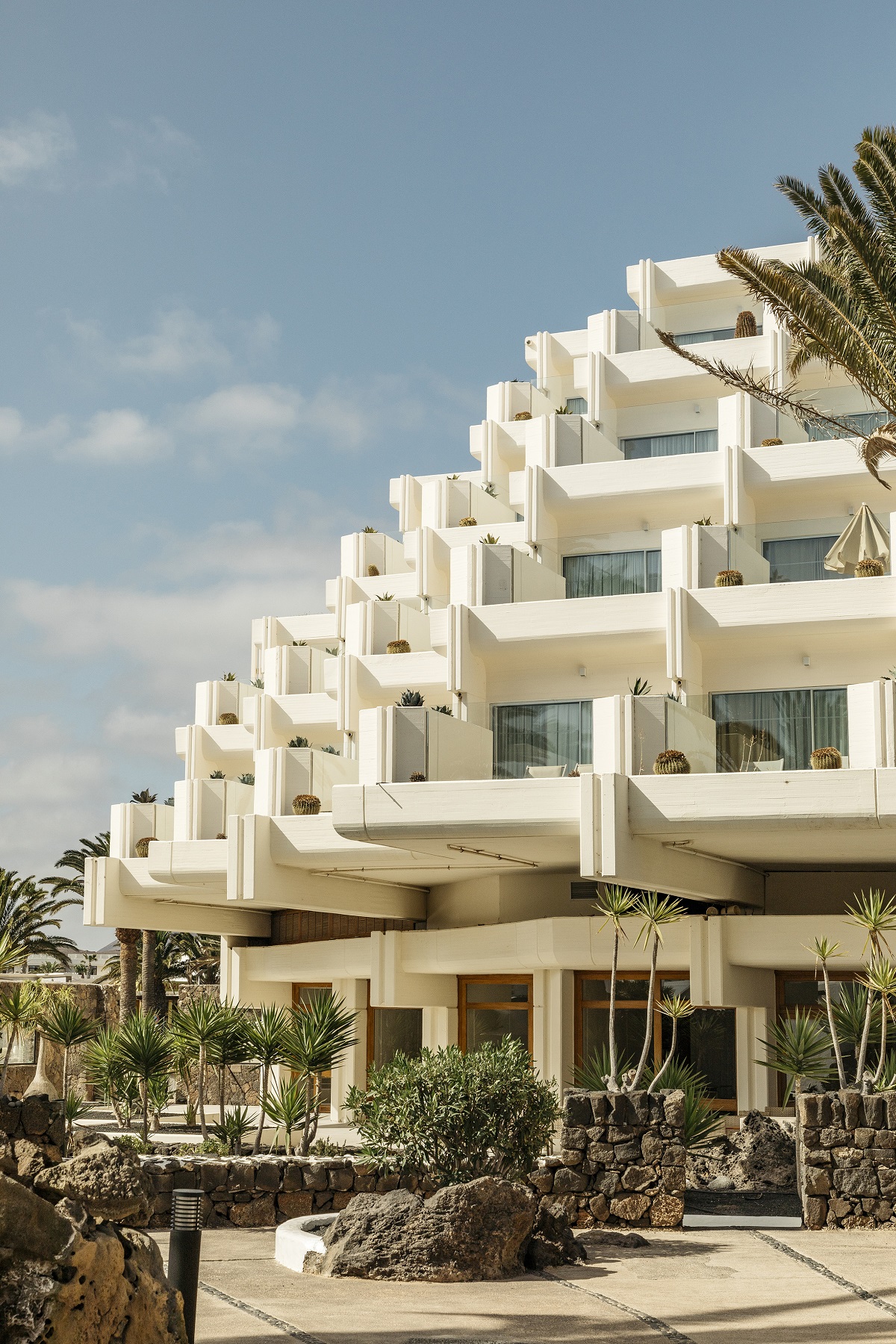 tiered hotel exterior designed by rationalist architect Fernando Higueras