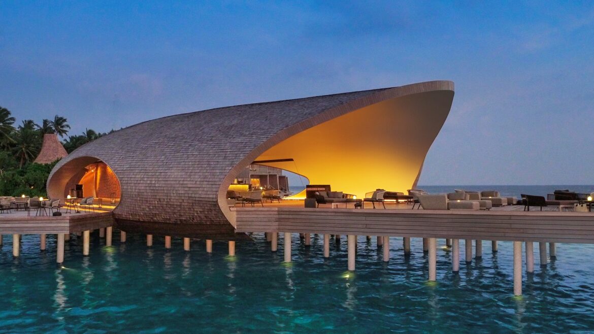 organic shape of the Whale Bar takes inspiration from the sea and uses local materials
