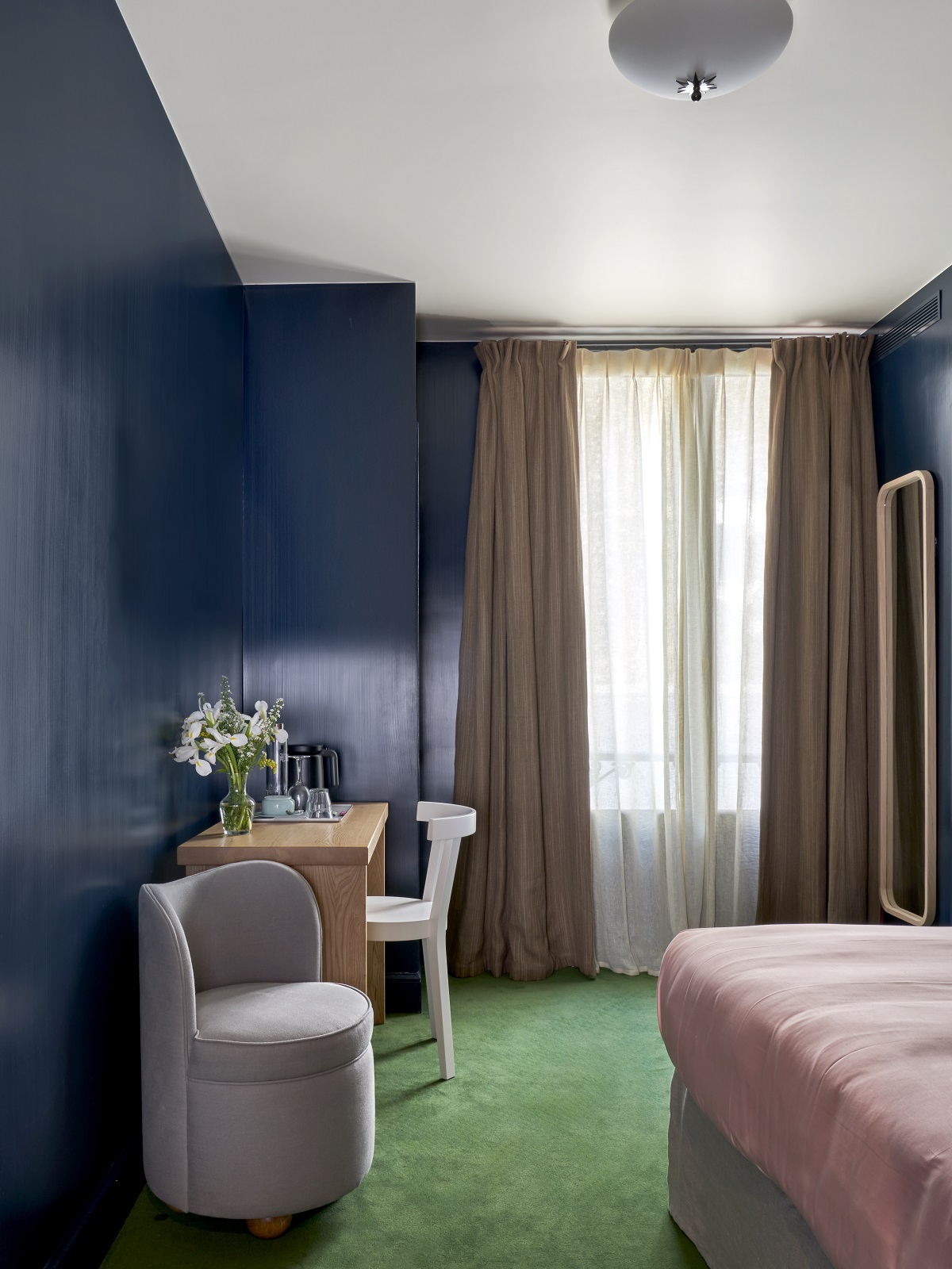 palette of dark blue, pink, brown and green in a guestroom