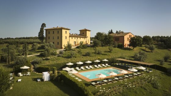 Exterior view of farmhouse and swimming pool at COMO Podere San Filippo