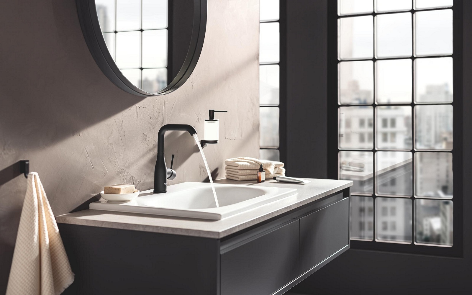 black tap from GROHE in phantom black above square basin and below round mirror