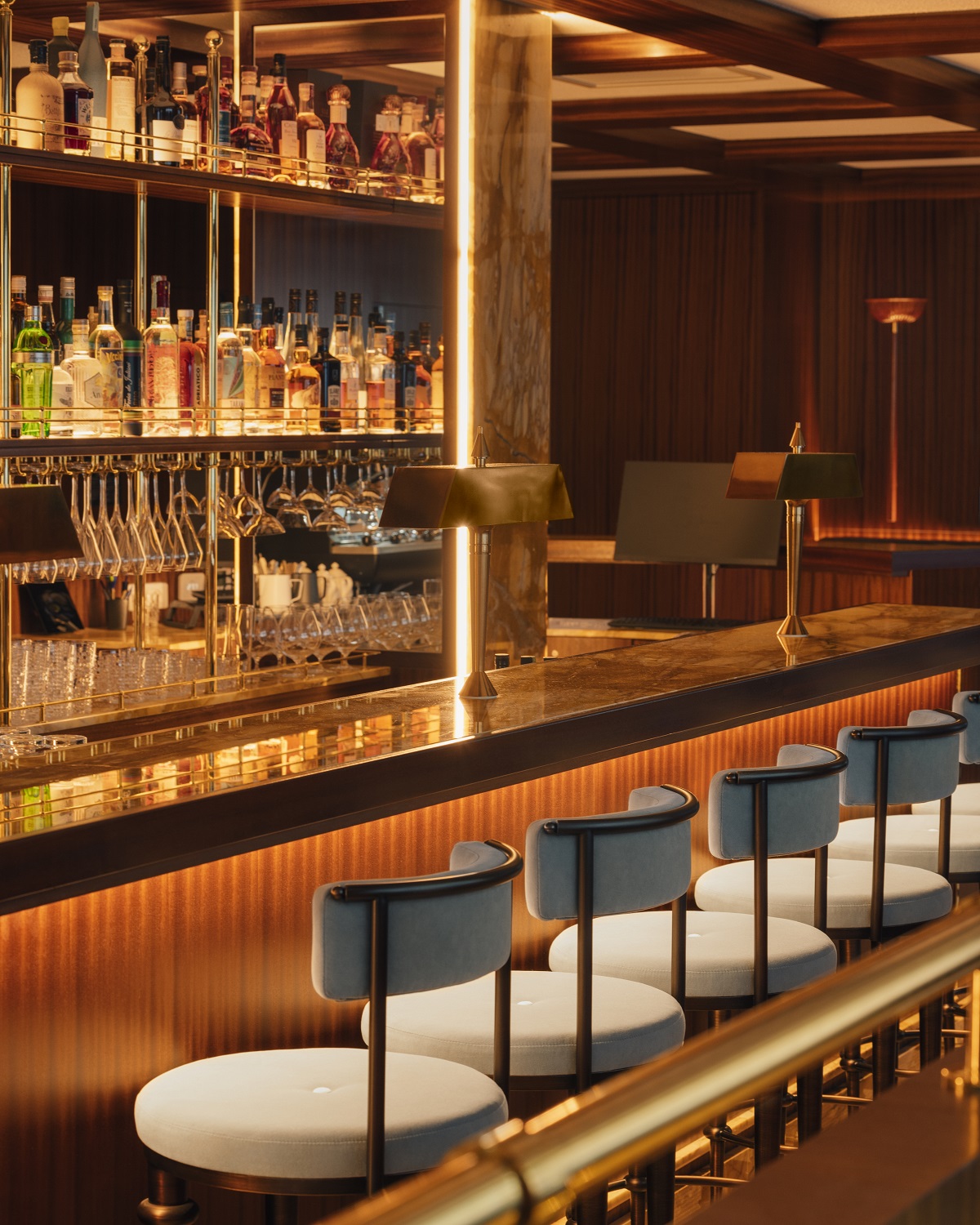 art deco style bar with wood and brass details in Hôtel des Grands Voyageurs
