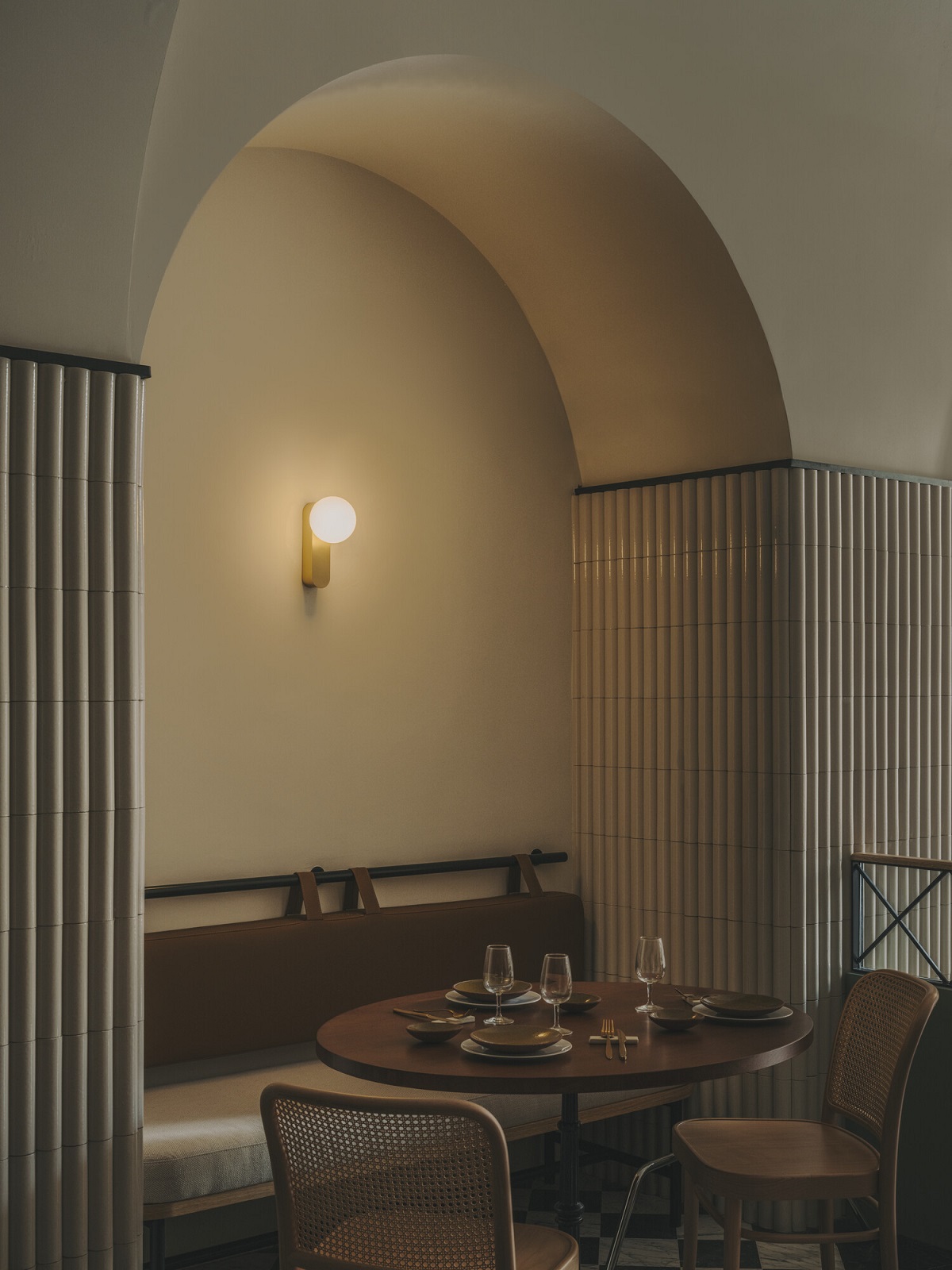 arched alcove with single Perlina wall light from LedsC4
