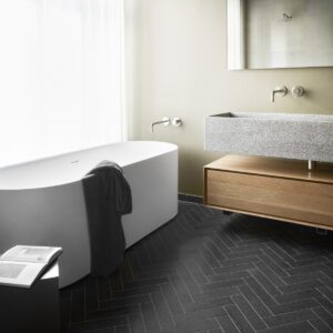 freestanding bath with d line fittings
