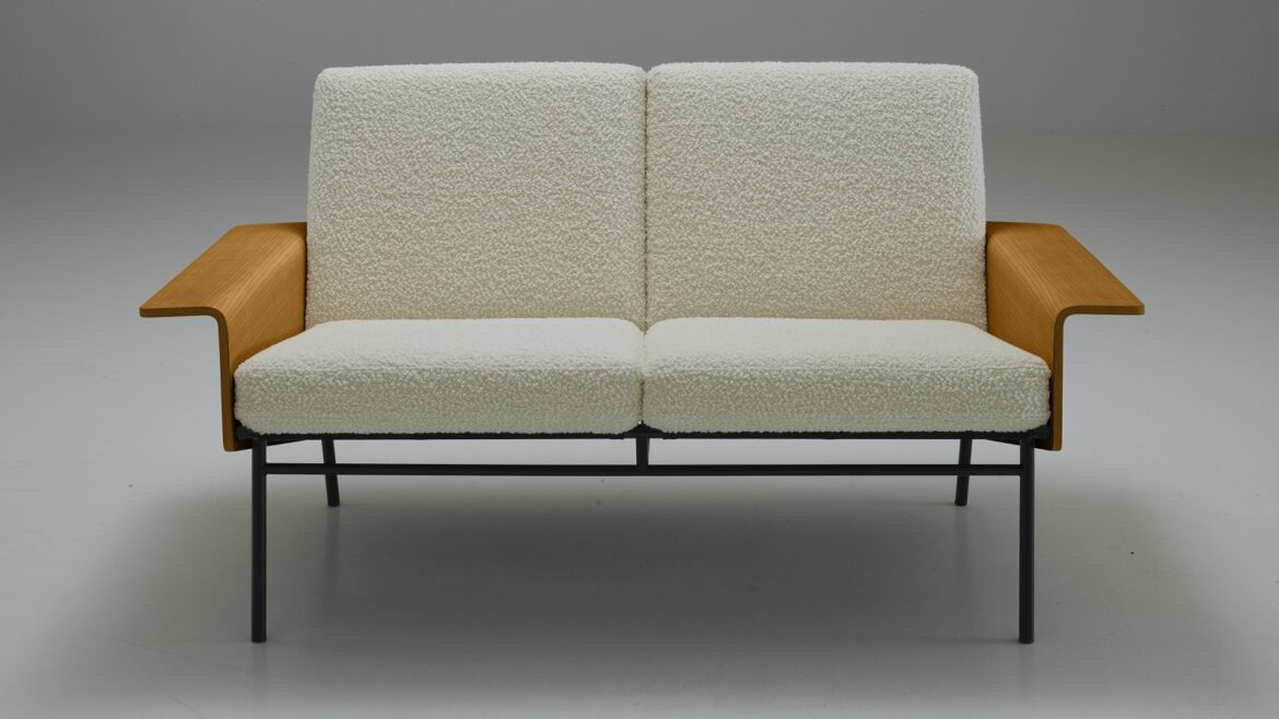 G10 couch in cream and wood by Ligne Roset