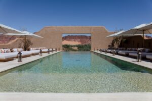 infinity pool with view over to the desert at Dar Tantora